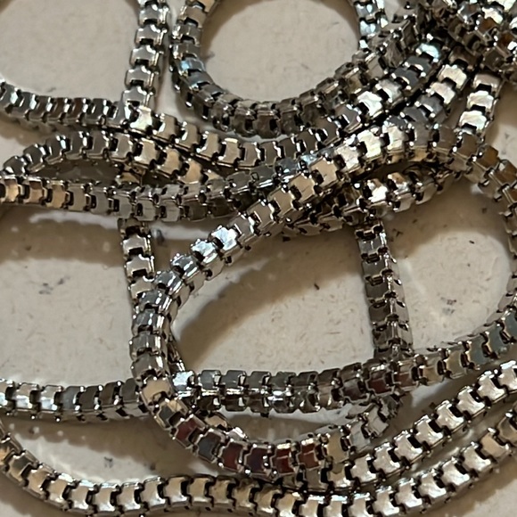 Six Strand Vintage Necklace. - Picture 4 of 8